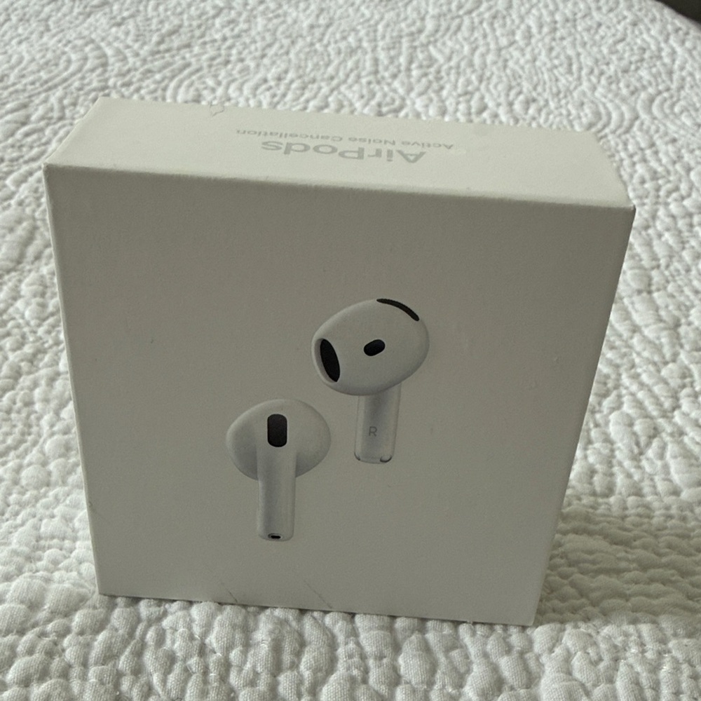Apple AirPods in Classic White